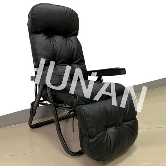 Folding chairs，state three